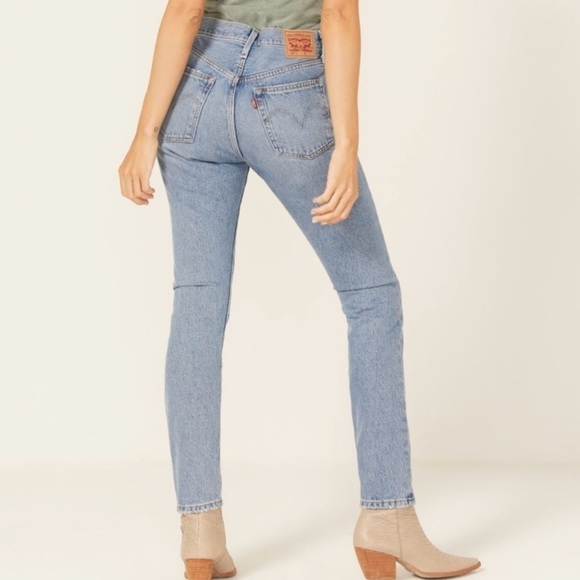 NWT Levi’s 501 High Rise Skinny Jeans in Light Indigo Destructed - Picture 3 of 11